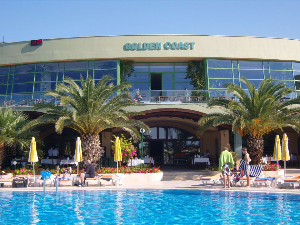 Eingang vom Pool in Speisesaal VONRESORT Golden Coast