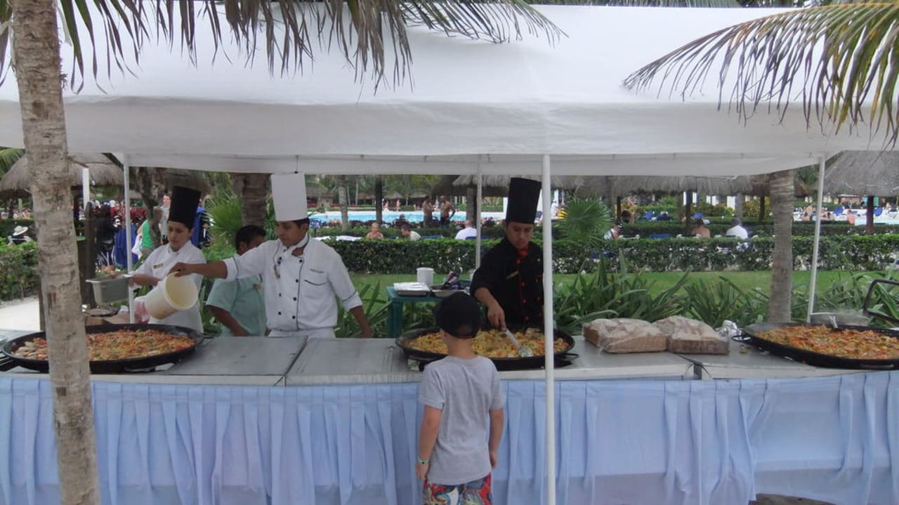 Paella am Strand TRS Yucatan Hotel - Adults only