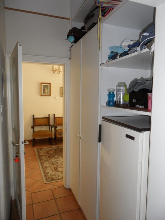 Blick vom Vorraum in den Eingangsbereich Apartments Wiener Schlössl