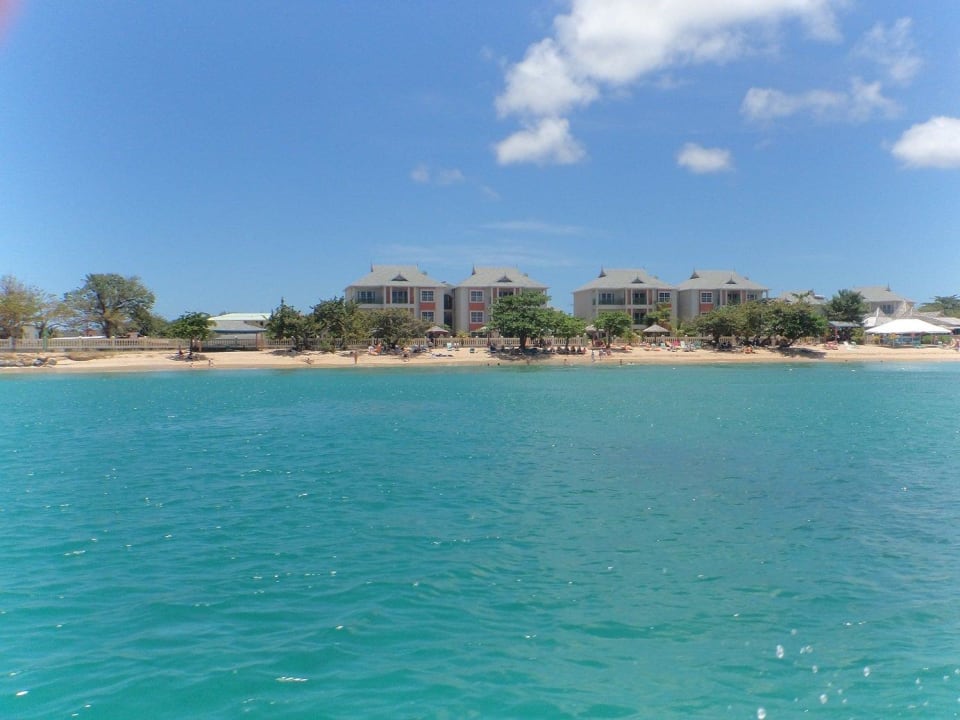 Hotel vom Boot aus Bay Gardens Beach Resort
