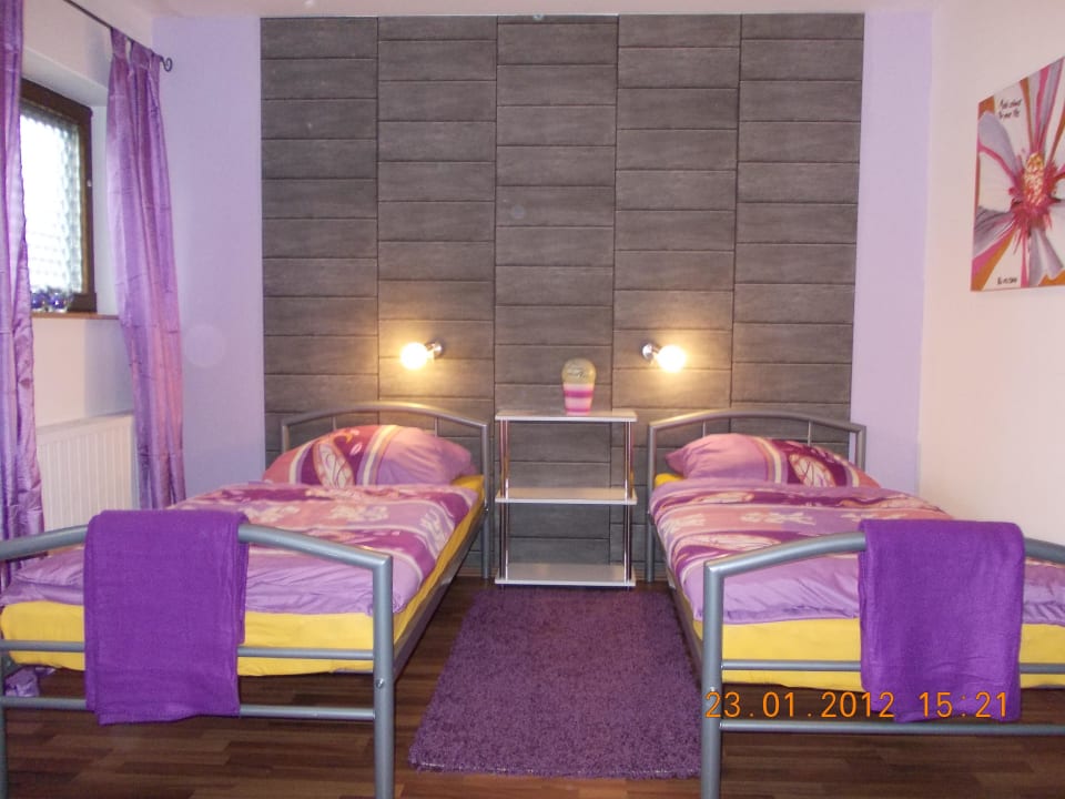 Große Doppelzimmer Nähe Flughafen/Messe Stuttgart Fremdenzimmer Peperoncini