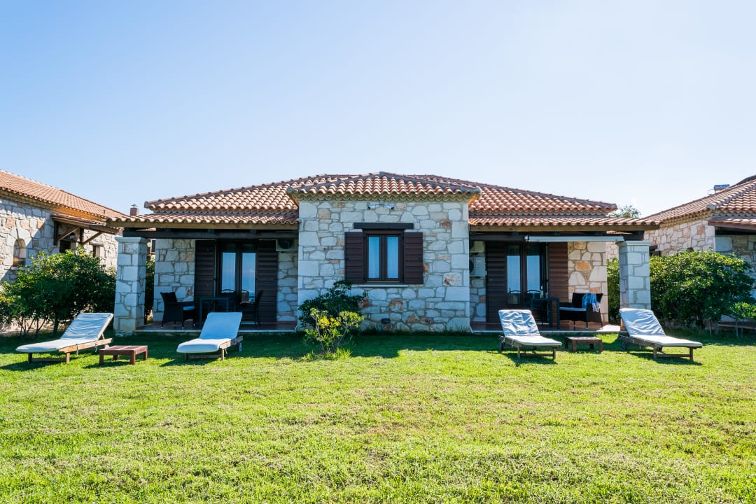 Außenansicht Hotel Kavos Psarou Villas