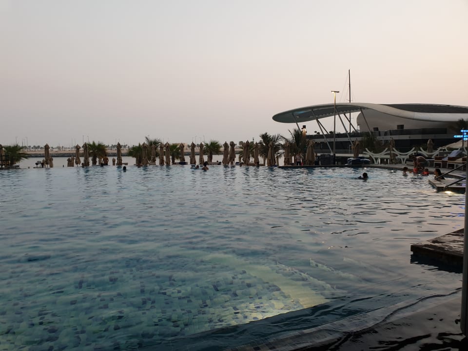 Pool Conrad Abu Dhabi Etihad Towers
