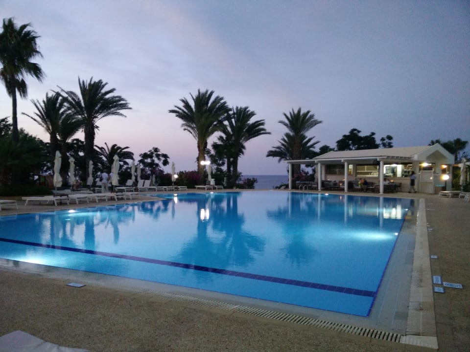 Pool Crystal Springs Beach Hotel