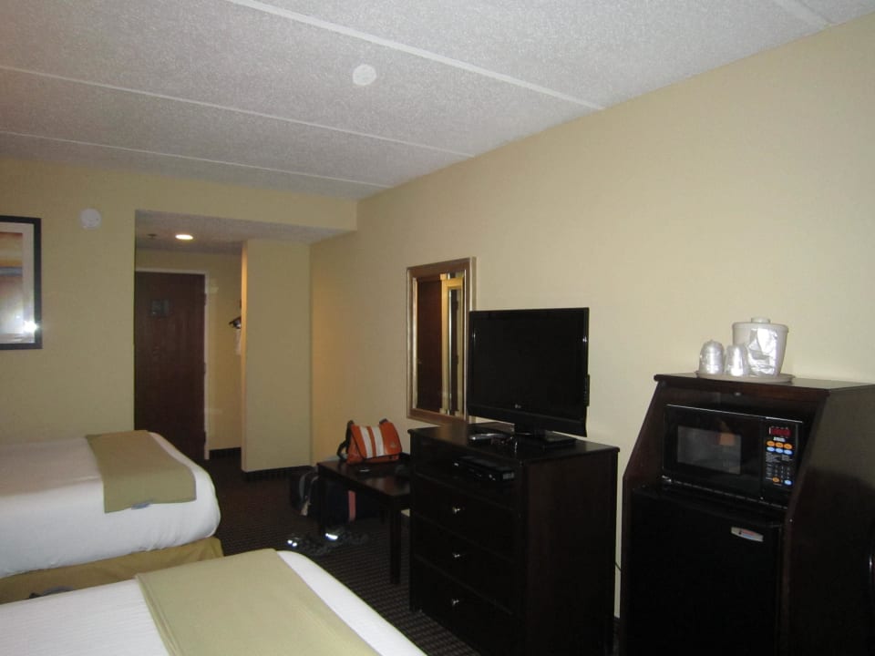 TV Hotel Holiday Inn Express Charleston US Hwy 17 & I-526
