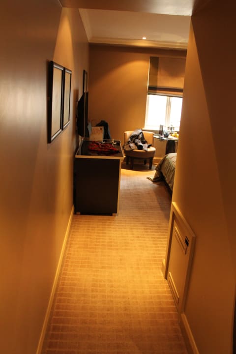 Eingang The May Fair Hotel