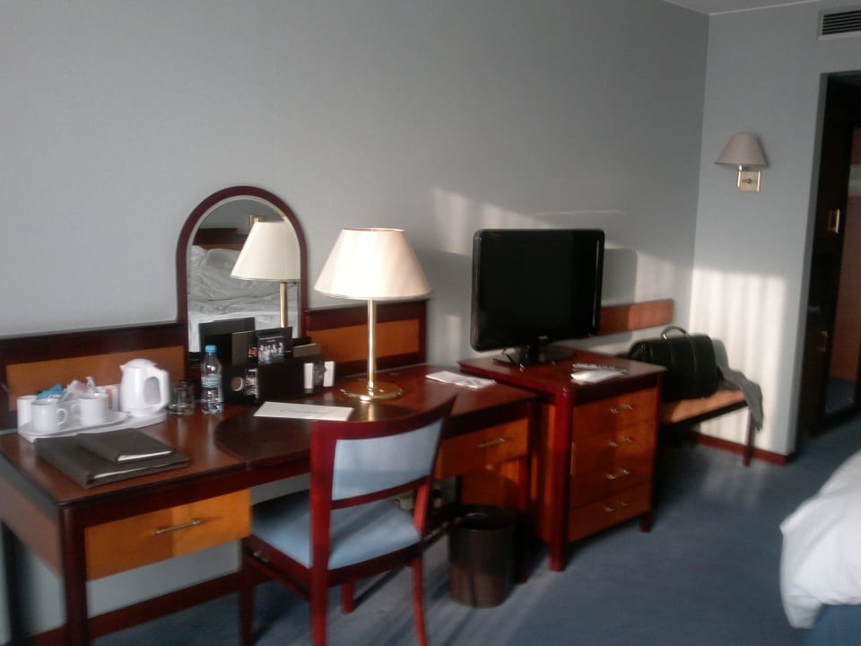 Biurko Hotel Sofitel Victoria