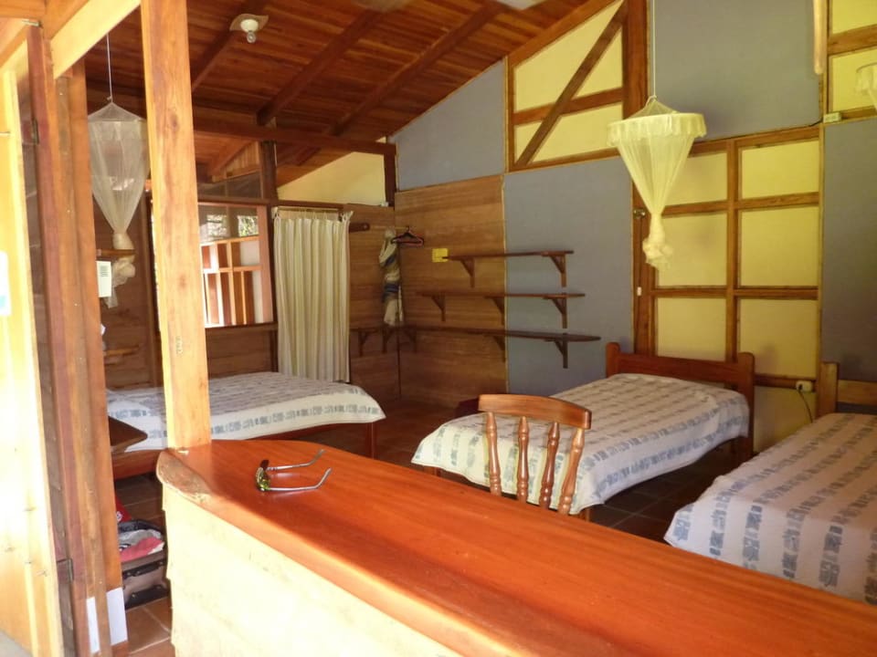 Bungalow von innen Suital Lodge