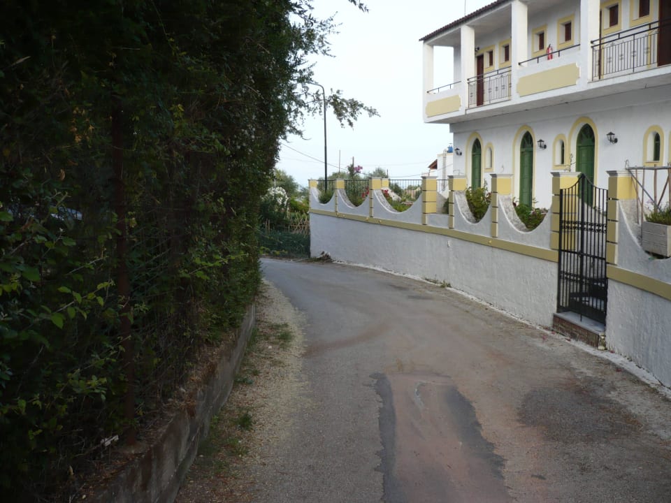 Access road to the hotel Hotel Fire Fly