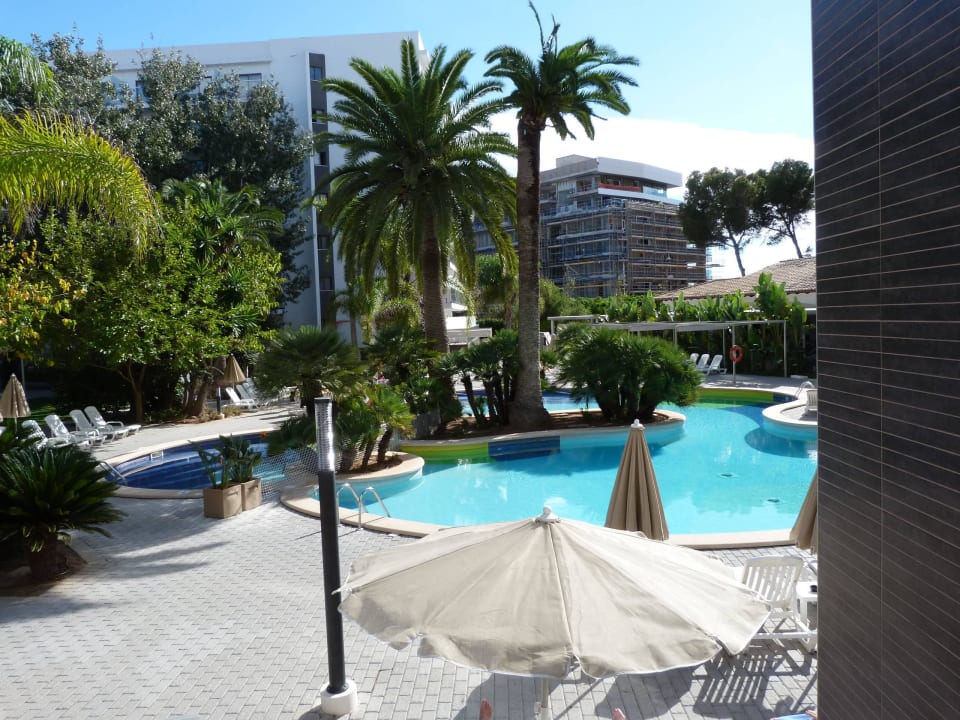 Ein Teil von der sehr schönen angelegten Poolanlag Hotel Riu Bravo