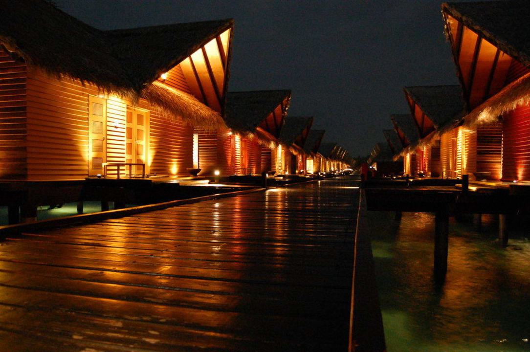Villa bei Nacht Adaaran Select Hudhuran Fushi - Premium All Inclusive