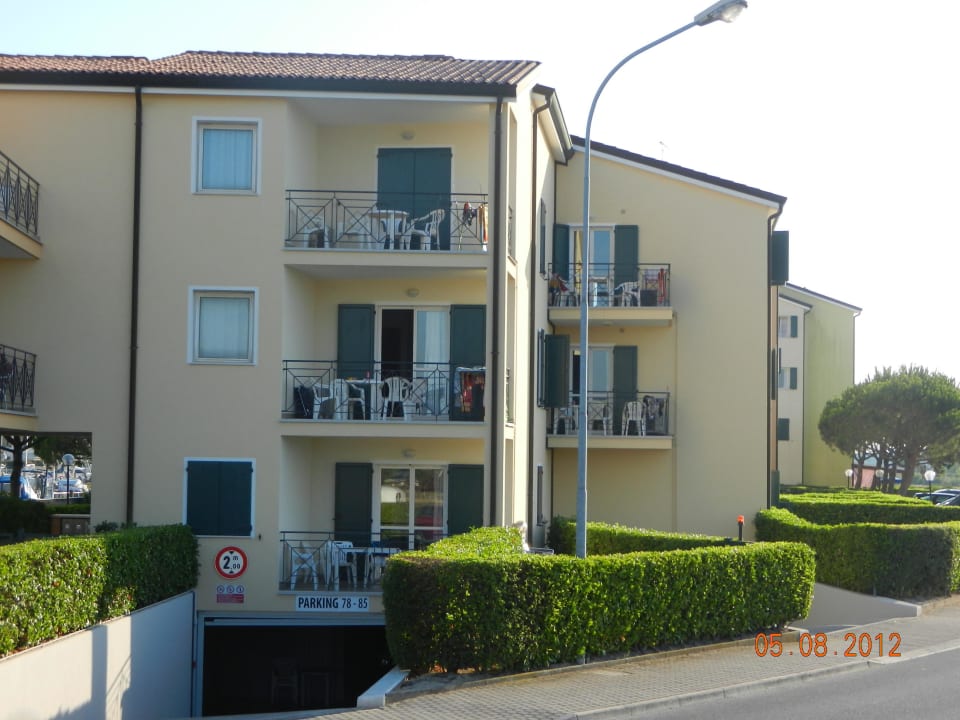 Die Anlage von der Straßenseite aus Residence Albatros