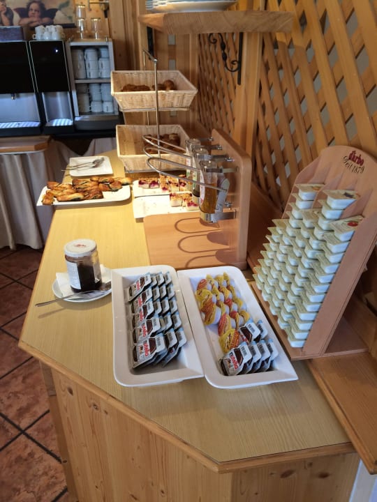 Nutella, Erdnussbutter, Honig, Corissants, Kuchen Hotel Bavaria Berchtesgaden