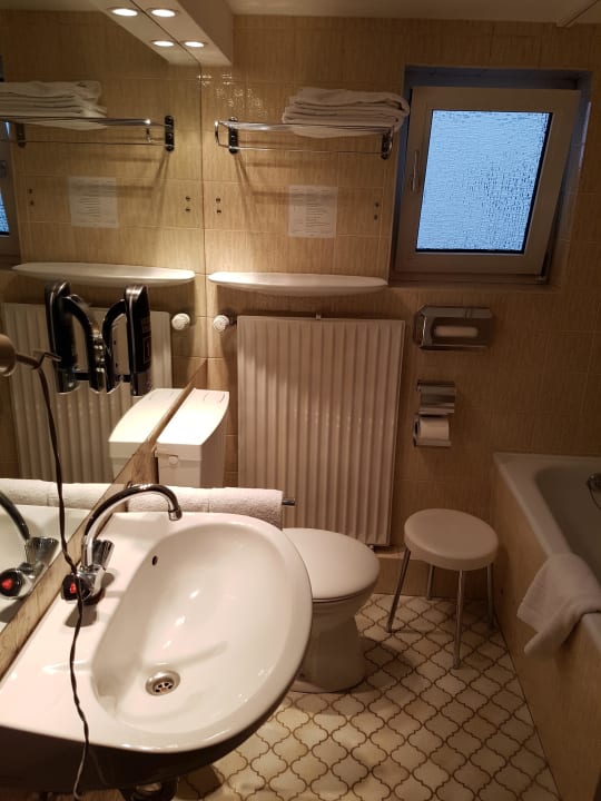 Bad Zimmer  Hotel Traube Rüdesheim