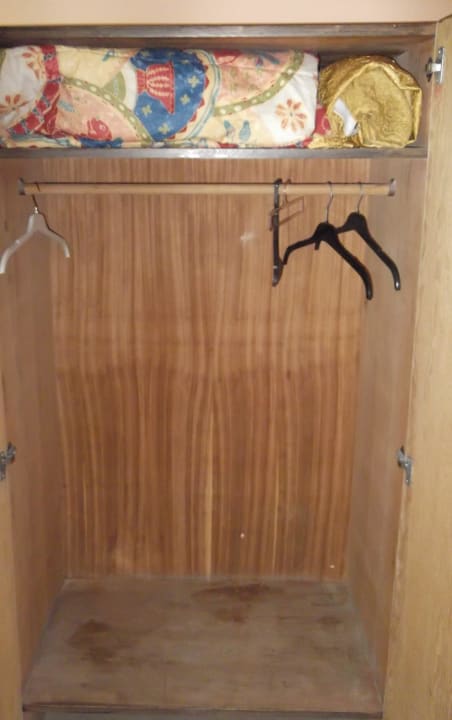 So ein dreckiger Kleiderschrank Hotel Kleopatra Alis