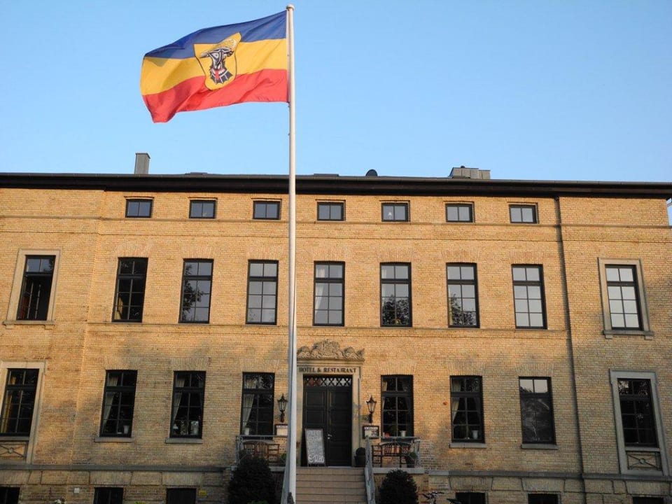 Das Gutshaus Redewisch von der Anfahrt aus gesehen Hotel Gutshaus Redewisch
