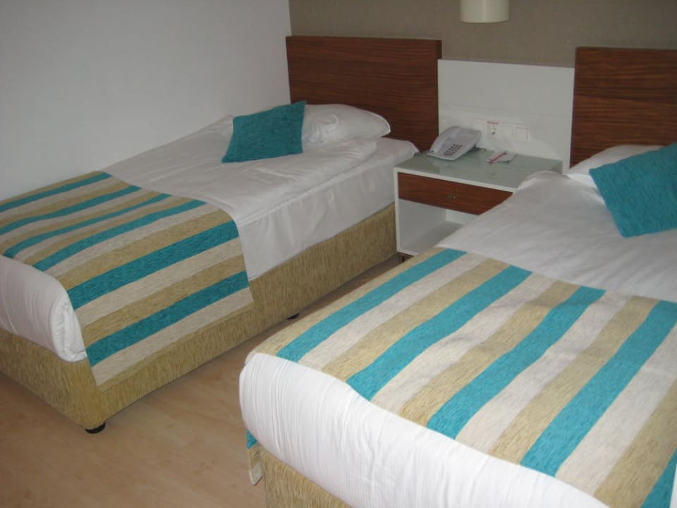 Einzelbetten im Familienzimmer Sunis Evren Beach Resort Hotel & Spa