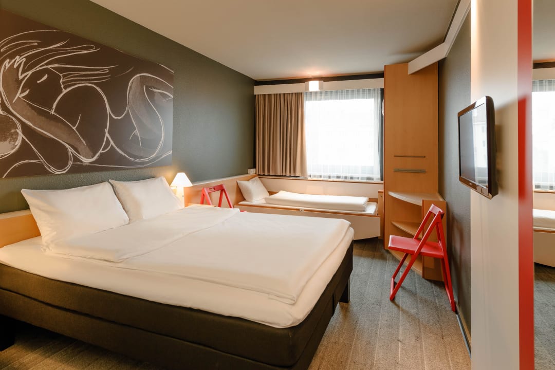 Großes Bett ibis Wien City