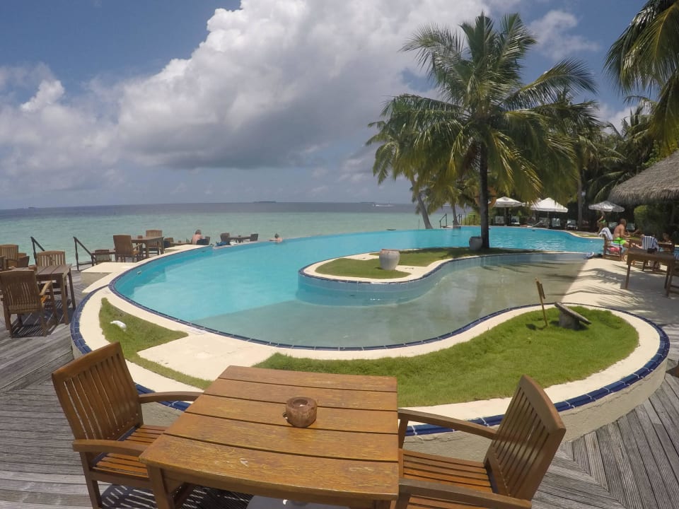 Sunset Bar mit Pool, traumhafte Ausblicke Filitheyo Island Resort