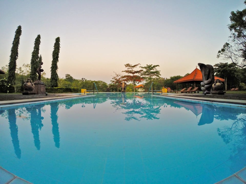 Pool Ayurveda Paradise Maho