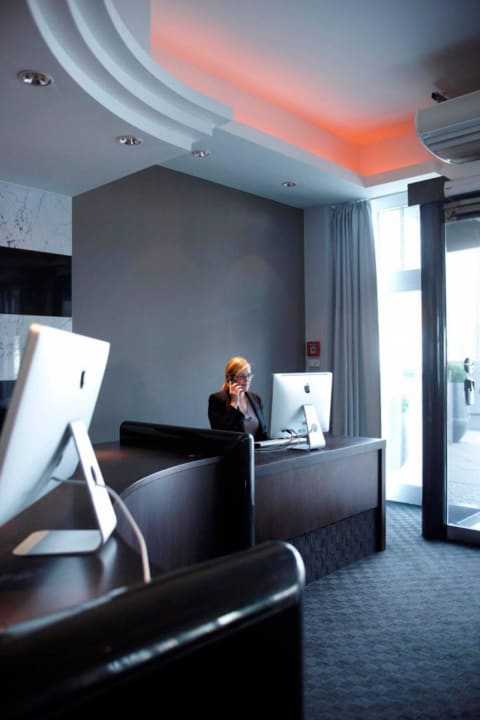 NEWBERLIN_Reception Hotel NEWBERLIN