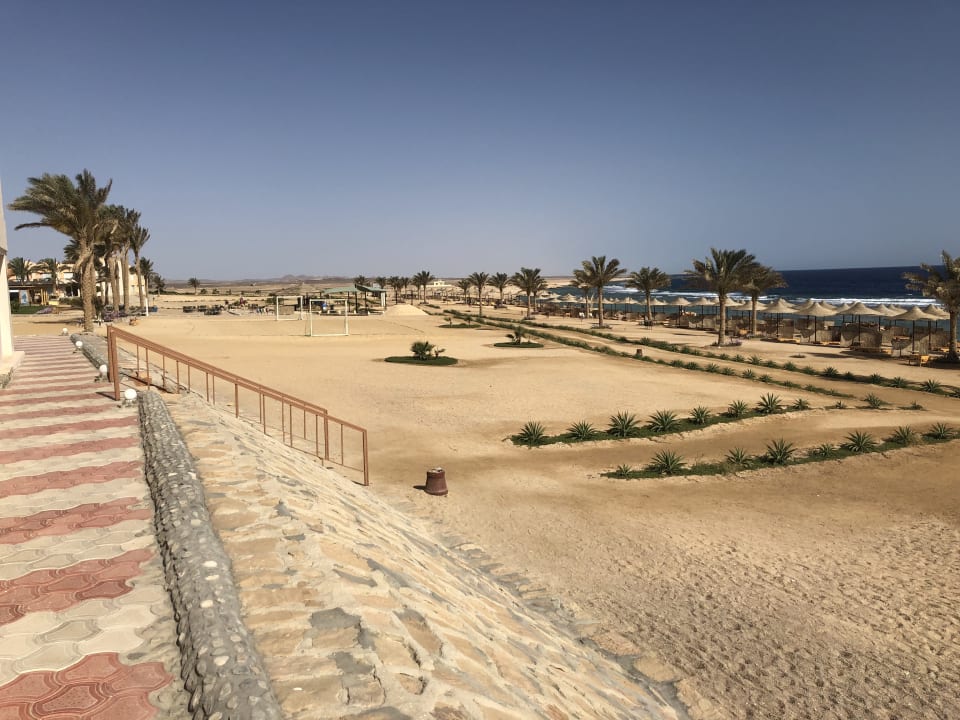 Großer Strandbereich Three Corners Sea Beach Resort