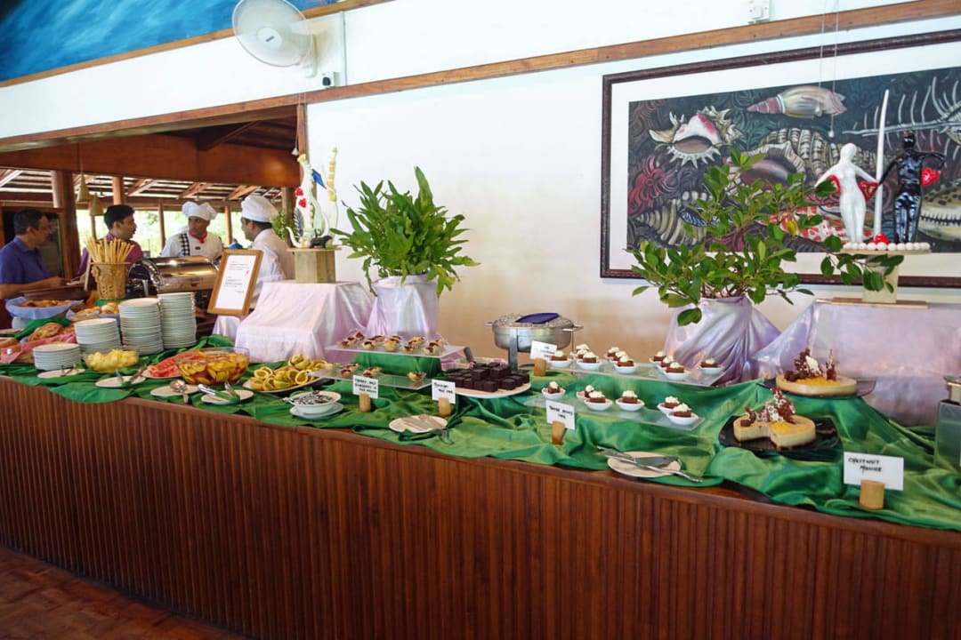 Nachspeisenbüffet NH Collection Maldives Reethi Resort