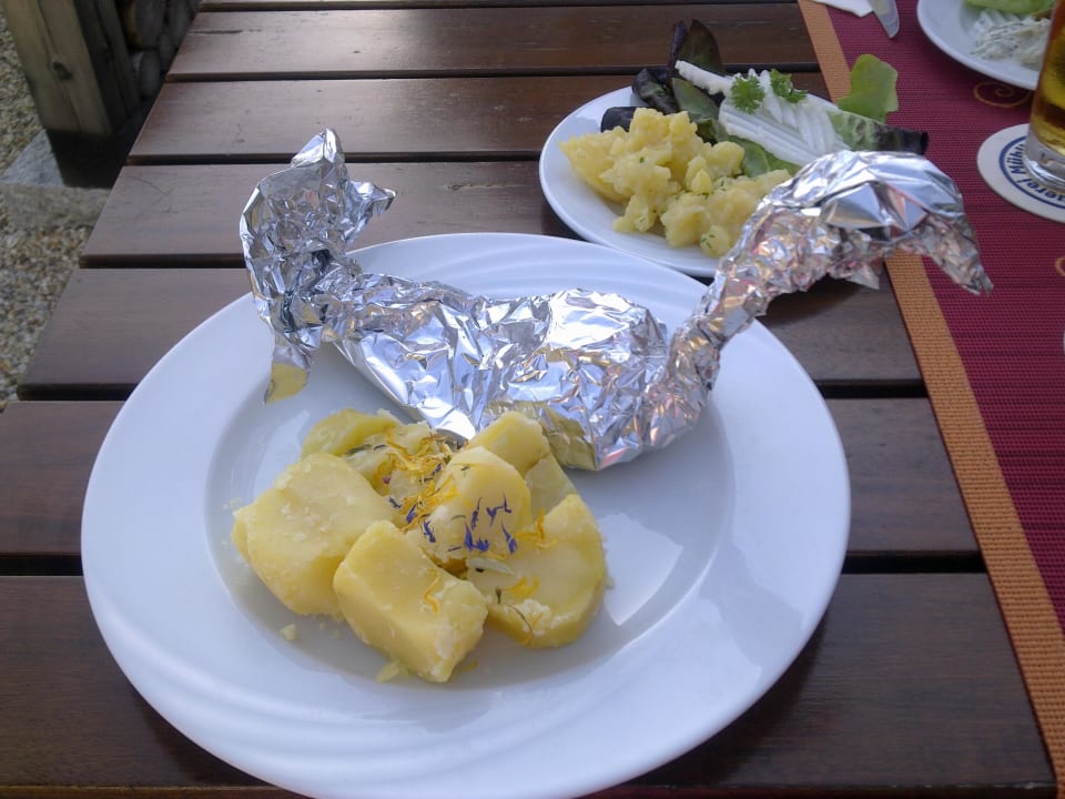 Aluschwan mit gegrilltem Fisch und Kartoffeln Hotel Gasthof Zur Linde