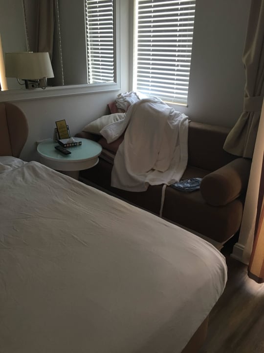 So sieht Zimmerservice aus  :-( Hotel Delphin Diva
