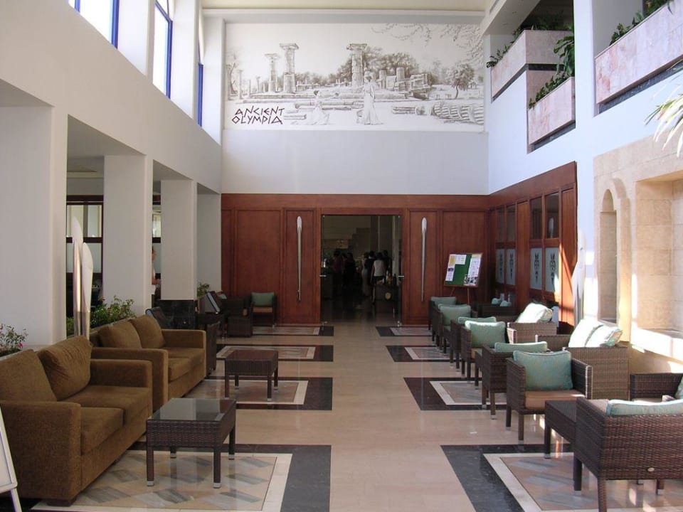 Weg zum Restaurant Kresten Palace Hotel