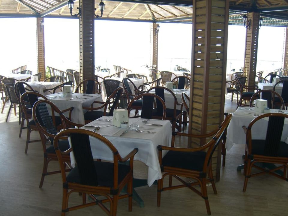Restaurant mit Blick zum Meer Aska Hotel Just in Beach