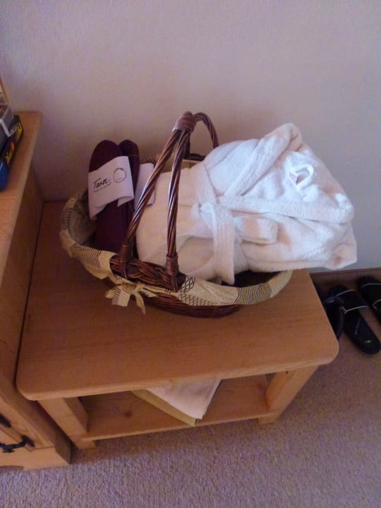 Ein Wellnesskorb stand im Zimmer bereit Taser Familienalm