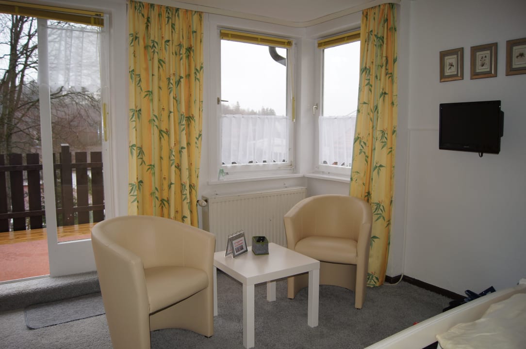Doppelzimmer, Blick auf Balkon Haus Fernblick