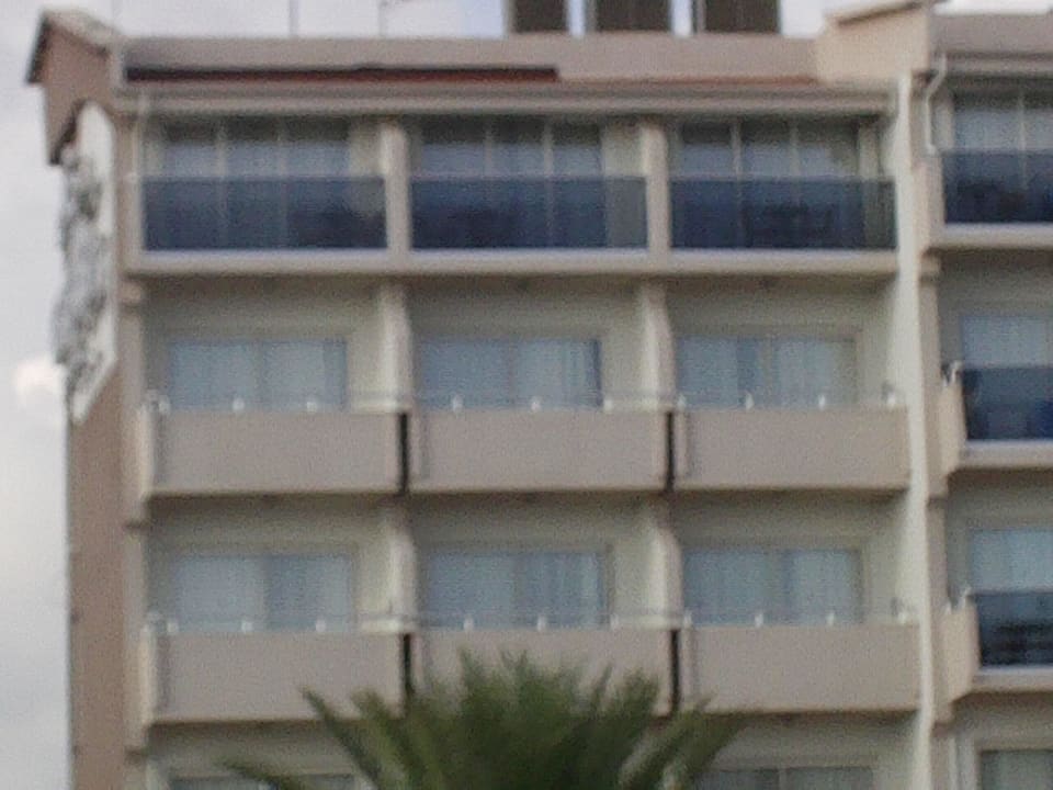 Hotelzimmer mit blick auf Pool Seaden Corolla Hotel