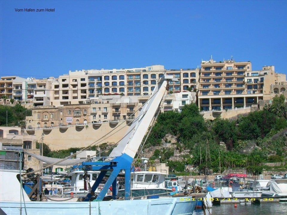 Das Hotel vom Hafen gesehen Grand Hotel Gozo