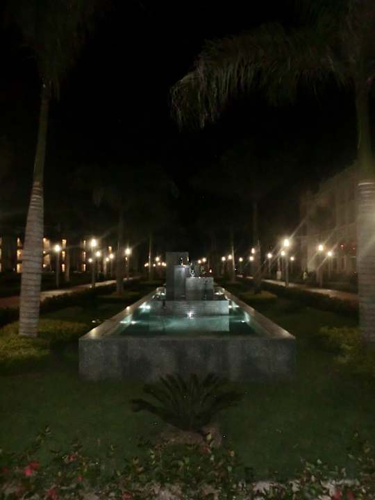 Brunnen abends Hotel Riu Palace Bavaro