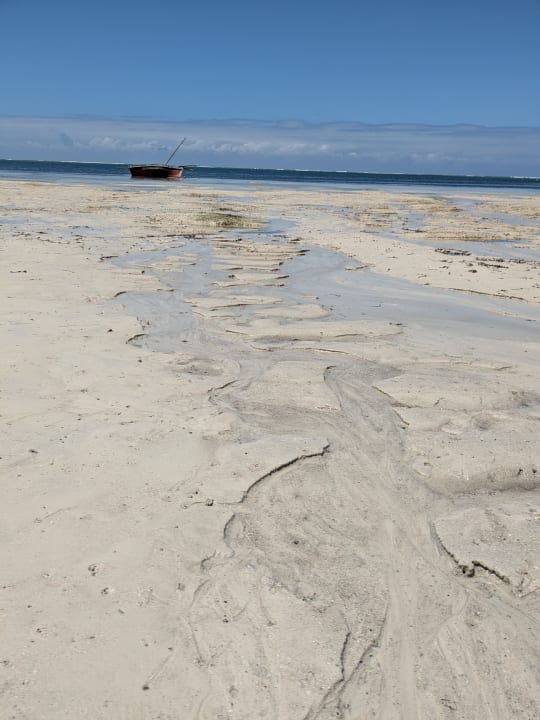 Strand Bahari Beach Hotel