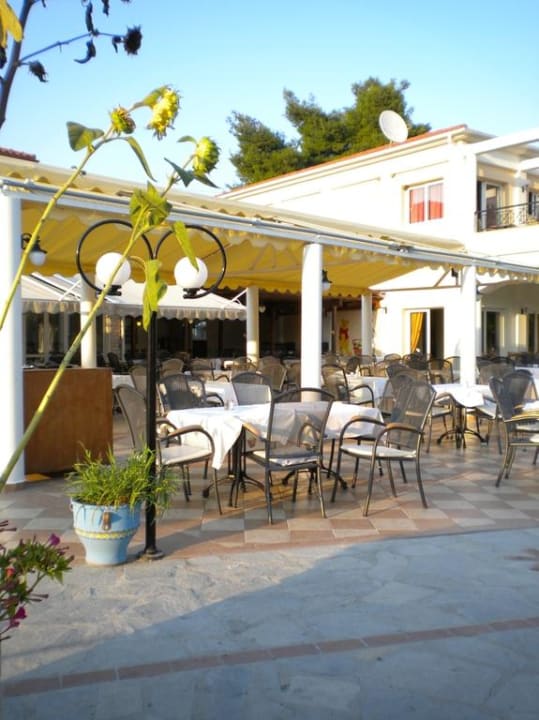 Restauracja na zewnątrz Hotel Chrousso Village