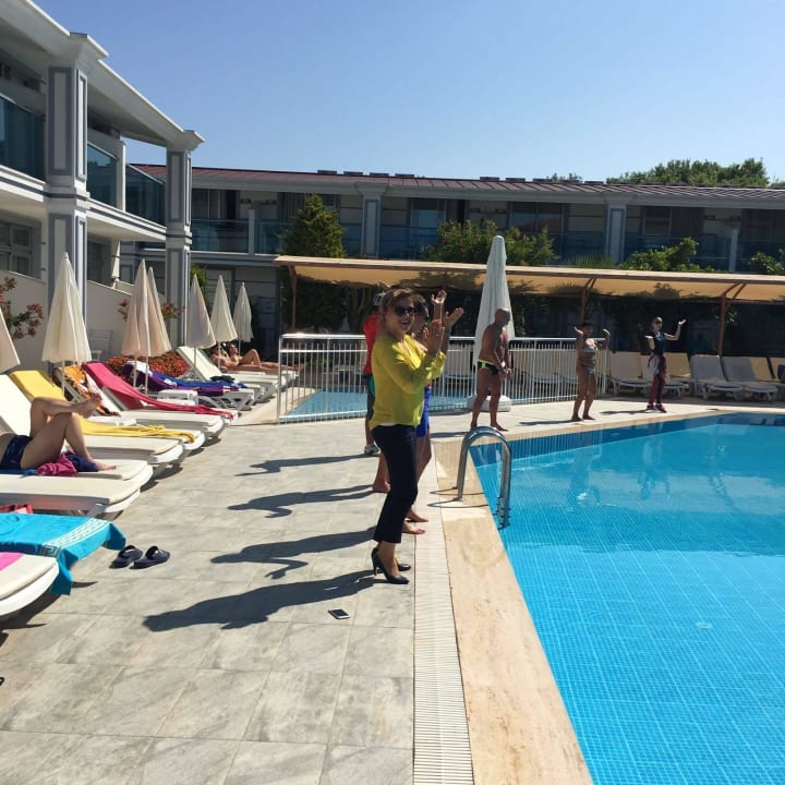 Pooltanz mit Chefin Fatma  Sun Club Hotel