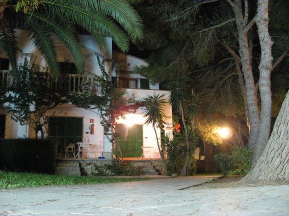 Appartmentanlage bei Nacht Hotel Pinos Playa
