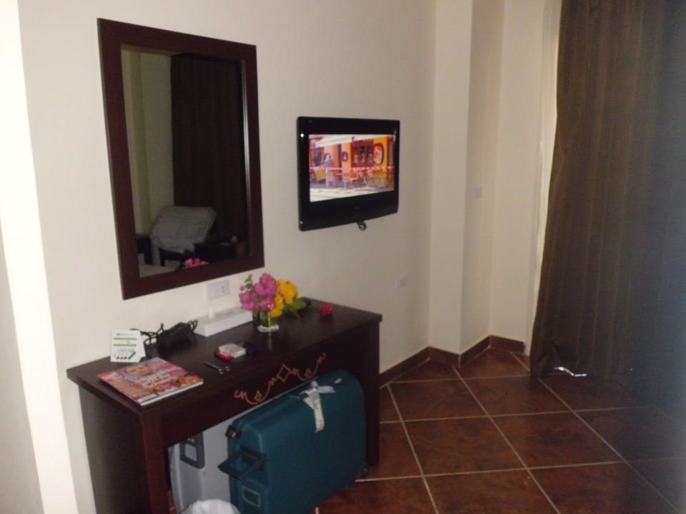 Geräumiges und gut ausgestattetes Zimmer  Three Corners Sea Beach Resort