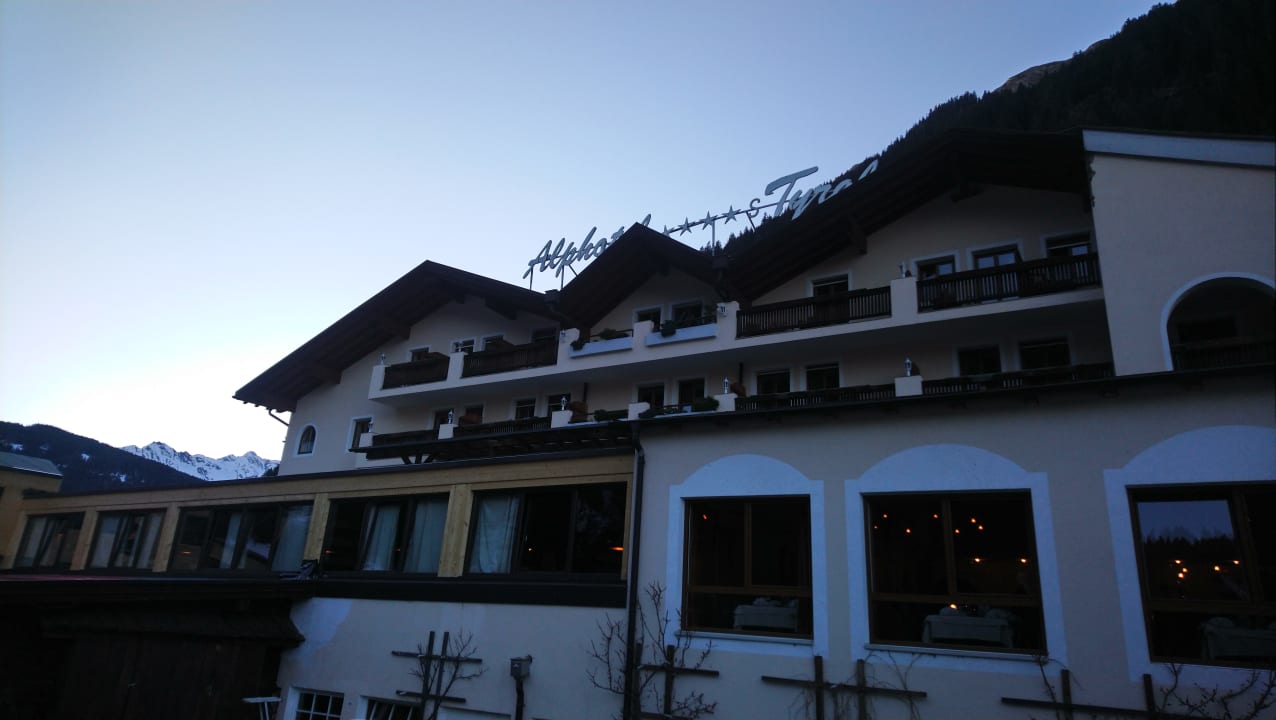Außenansicht Alphotel Tyrol