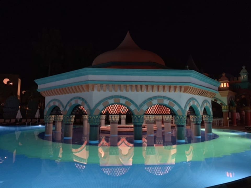 Pool Kamelya Aishen Club