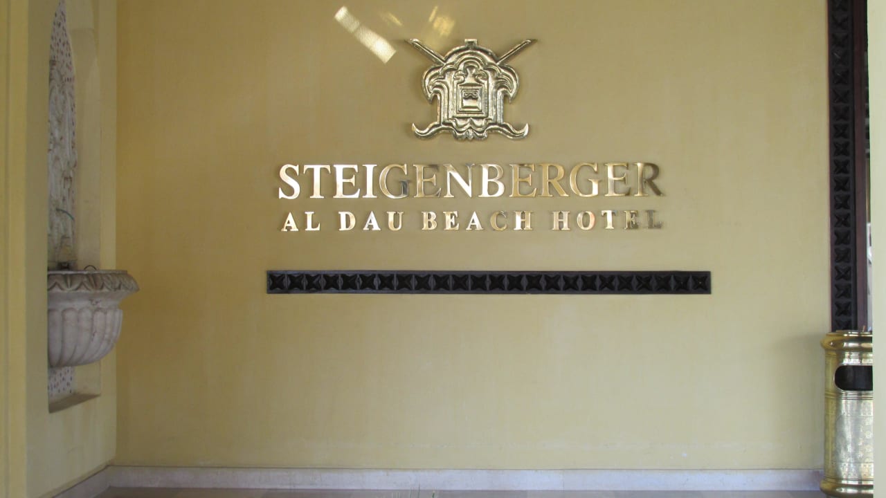 Eingang Steigenberger ALDAU Beach Hotel