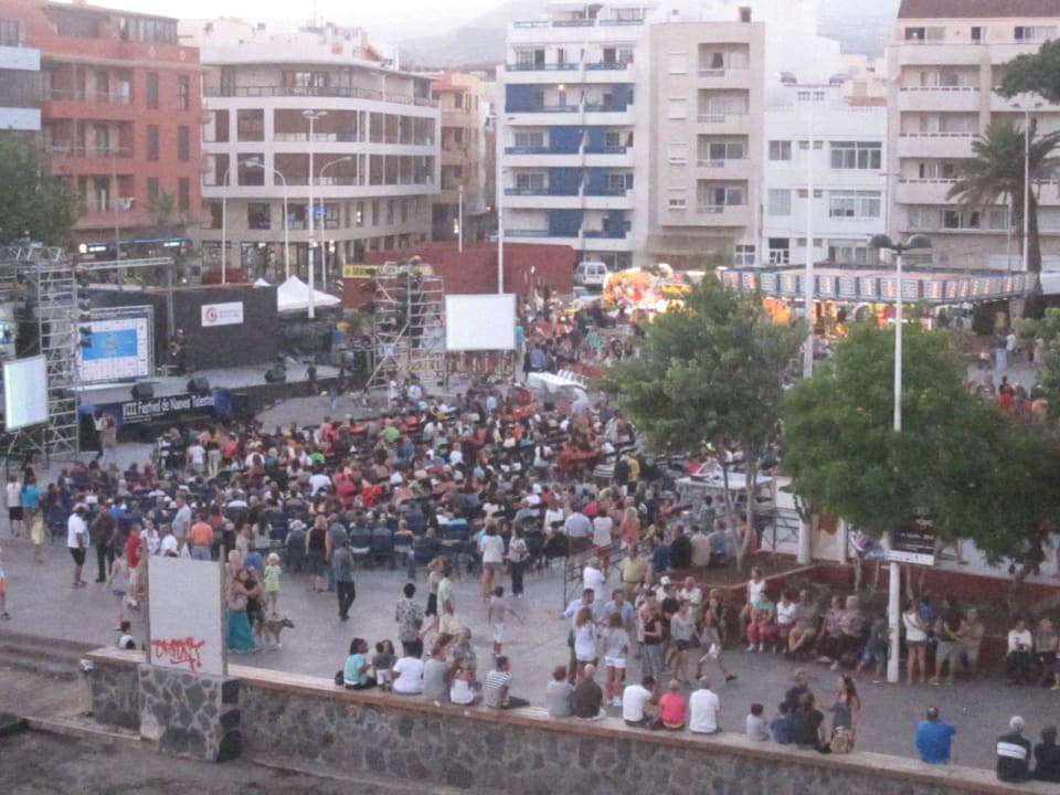 Blick auf Platz neben Hotel Hotel Medano