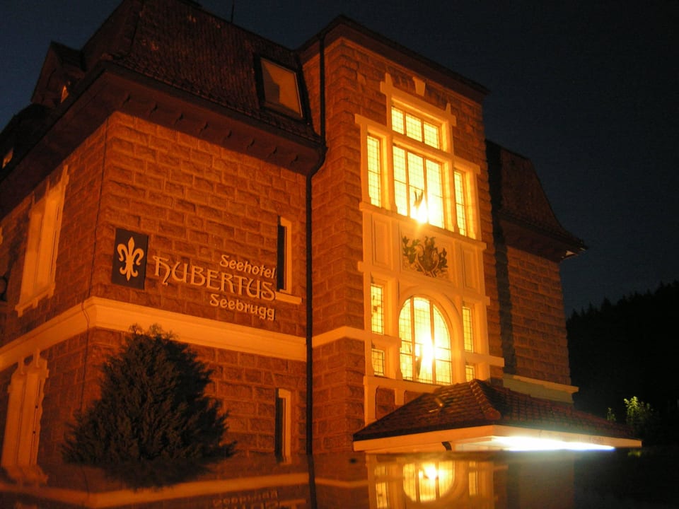 Seehotel Hubertus. Seehotel Hubertus -Schloss am See