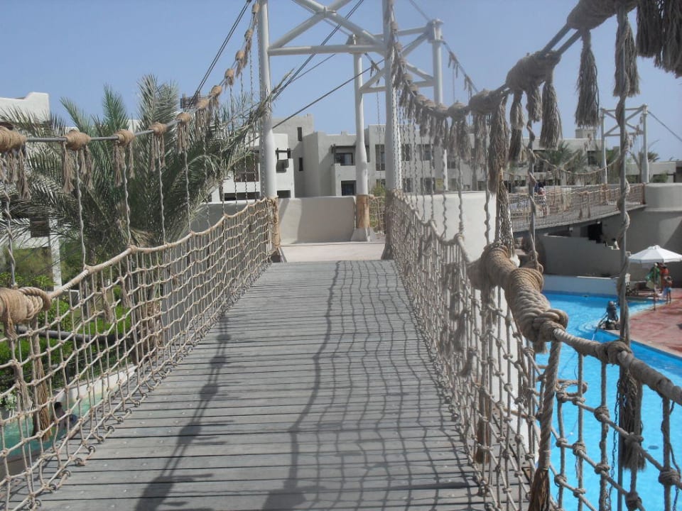 Мостик над аквапарком Pickalbatros Oasis Hotel - Port Ghalib