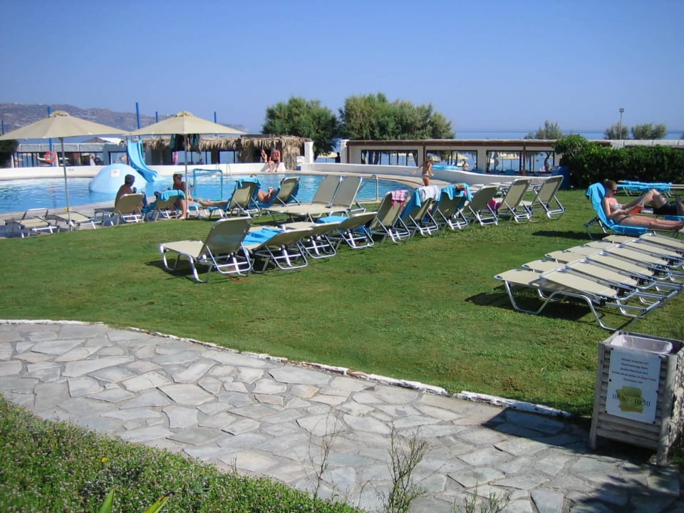 Einer von drei Pools Apollonia Beach Resort & Spa