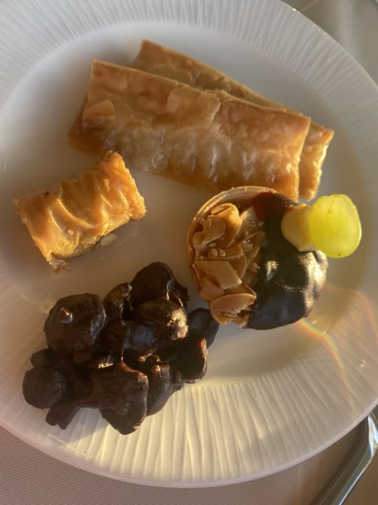 Gastro Ikones Seafront Luxury Suites