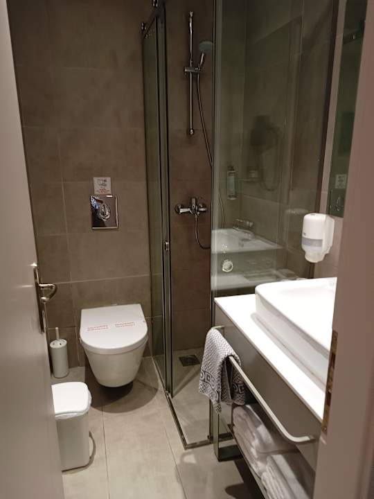 Zimmer Acharavi Beach Hotel